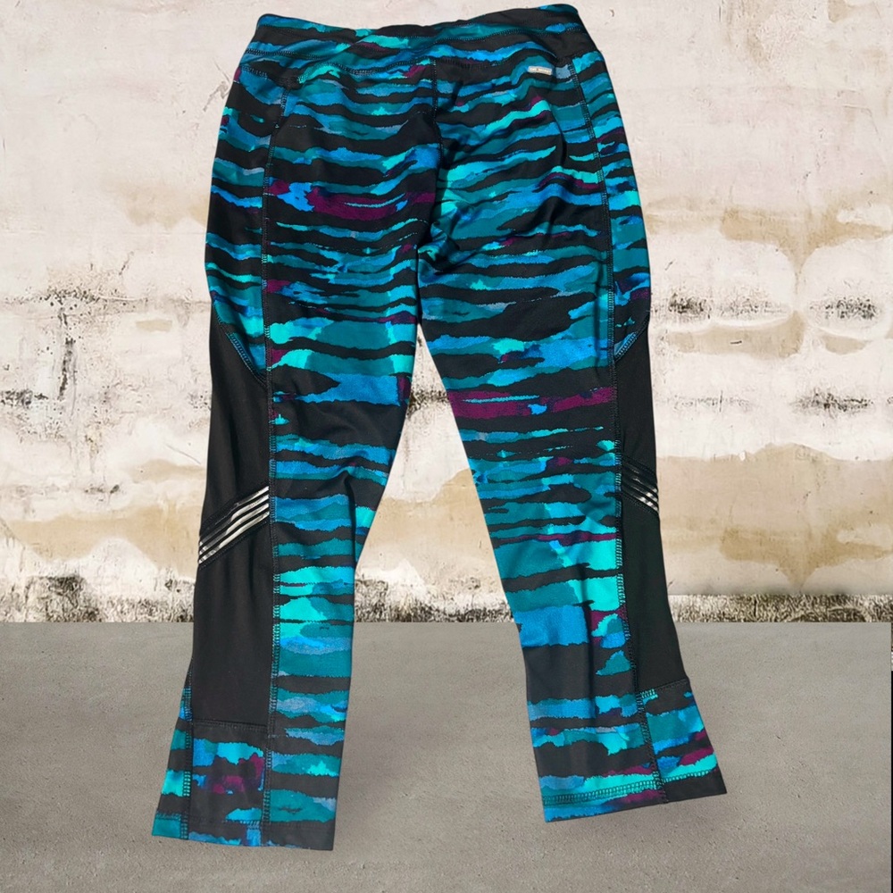 Danskin Now Teal Blue & Black Patterned Athletic Capri Pants Women’s Size Medium